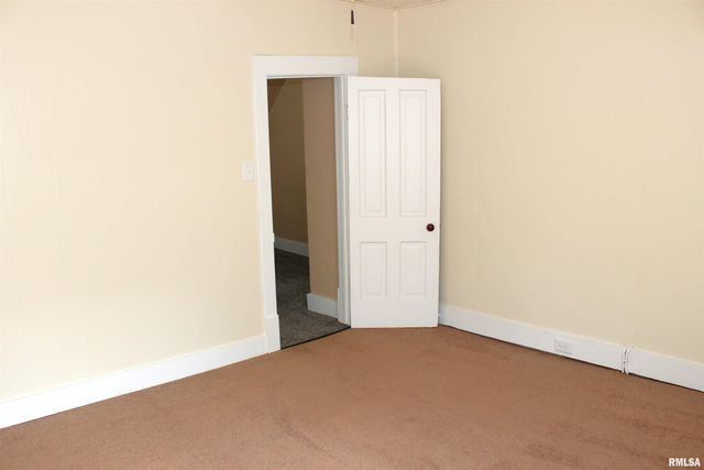 103 N SWARTS Street, Abingdon, IL 61410