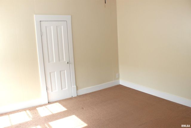 103 N SWARTS Street, Abingdon, IL 61410