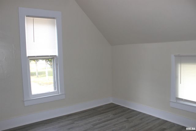 103 N SWARTS Street, Abingdon, IL 61410