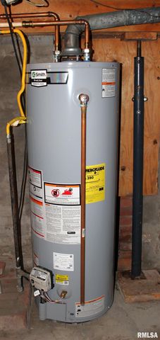 103 N SWARTS Street, Abingdon, IL 61410