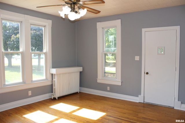 103 N SWARTS Street, Abingdon, IL 61410