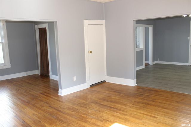 103 N SWARTS Street, Abingdon, IL 61410