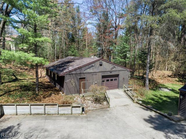 8707 White Fawn Street, Rockford, MI 49341