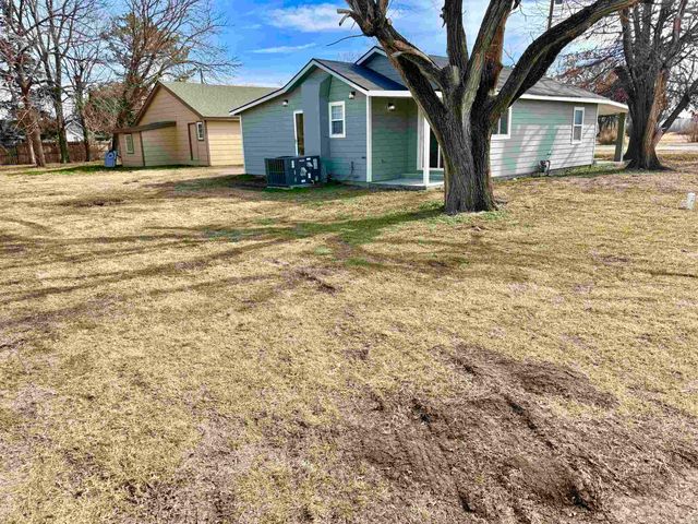 526 W Main St, Valley Center, KS 67147