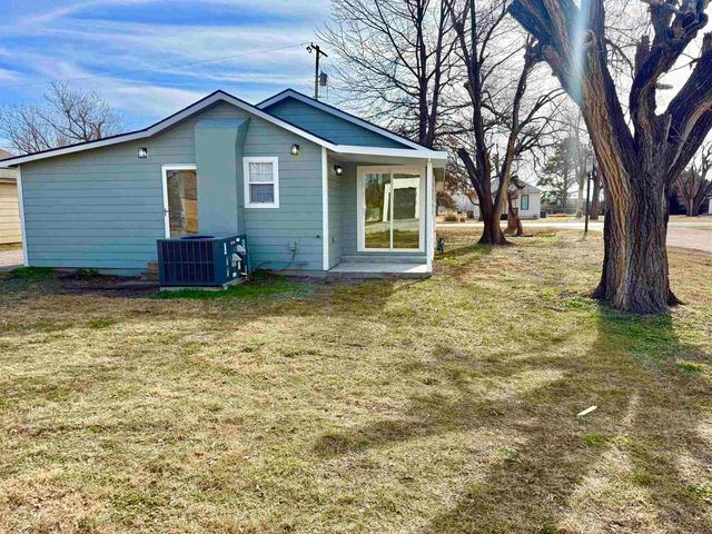 526 W Main St, Valley Center, KS 67147