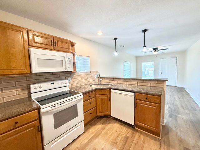 526 W Main St, Valley Center, KS 67147