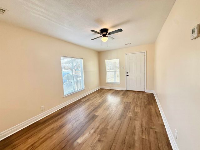 526 W Main St, Valley Center, KS 67147