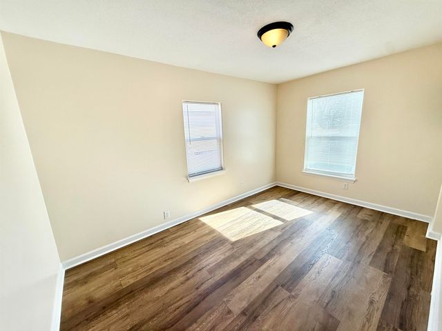 526 W Main St, Valley Center, KS 67147