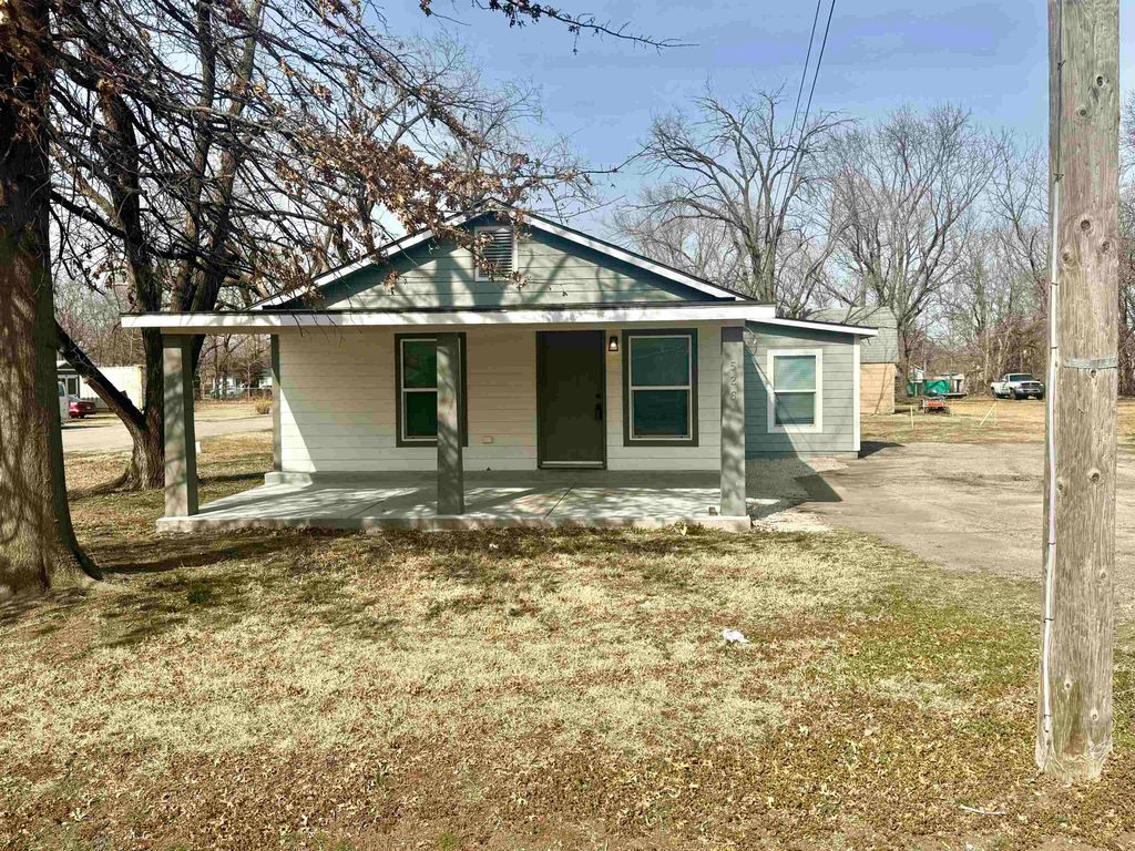 526 W Main St, Valley Center, KS 67147