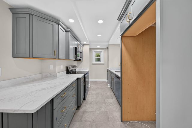 16 Palm Street, Concord, NH 03301