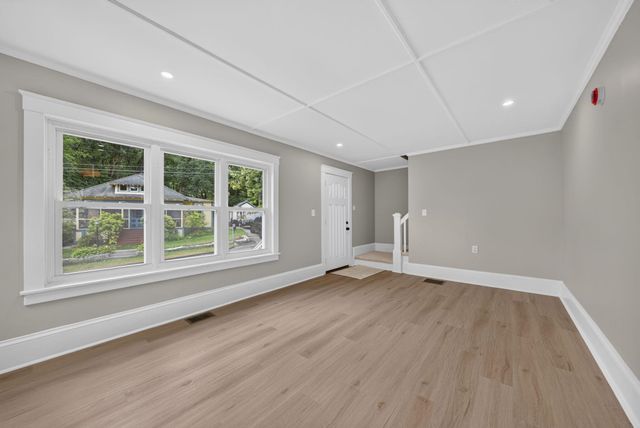 16 Palm Street, Concord, NH 03301