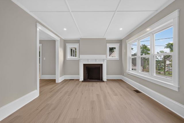 16 Palm Street, Concord, NH 03301