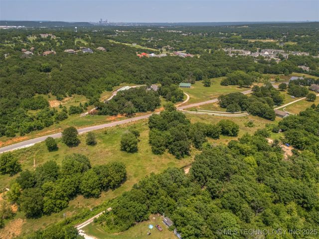 4556 Oak Timber Drive, Tulsa, OK 74131