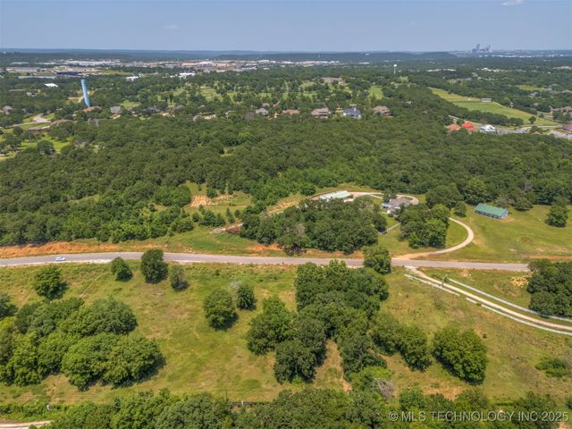 4556 Oak Timber Drive, Tulsa, OK 74131