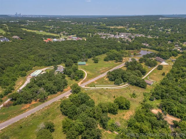 4556 Oak Timber Drive, Tulsa, OK 74131