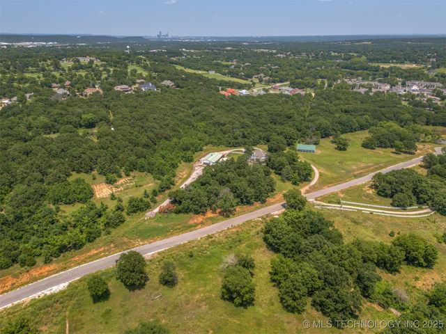 4556 Oak Timber Drive, Tulsa, OK 74131