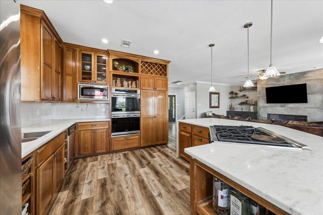 515 Westerly Drive, Tiki Island, TX 77554