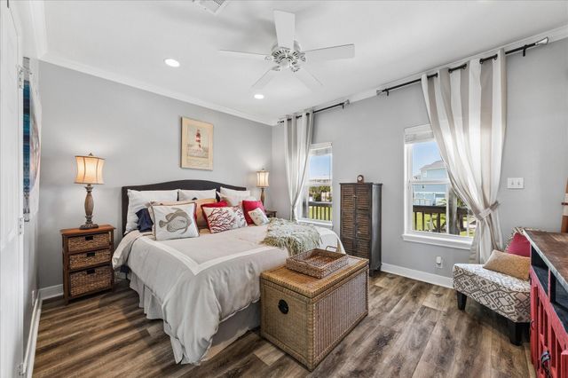 515 Westerly Drive, Tiki Island, TX 77554