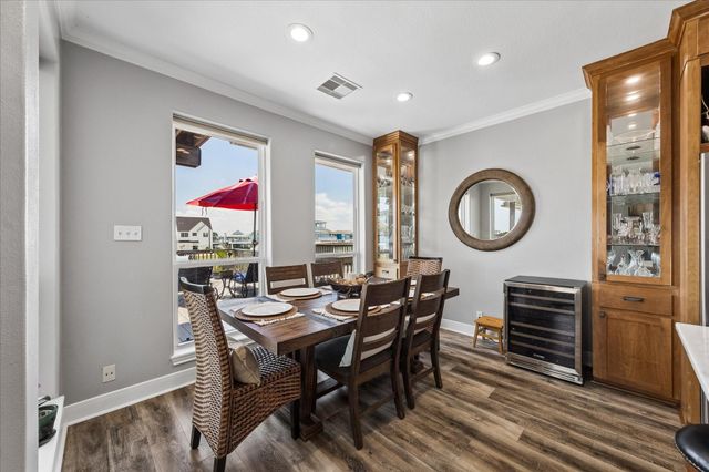 515 Westerly Drive, Tiki Island, TX 77554