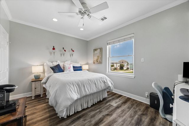 515 Westerly Drive, Tiki Island, TX 77554