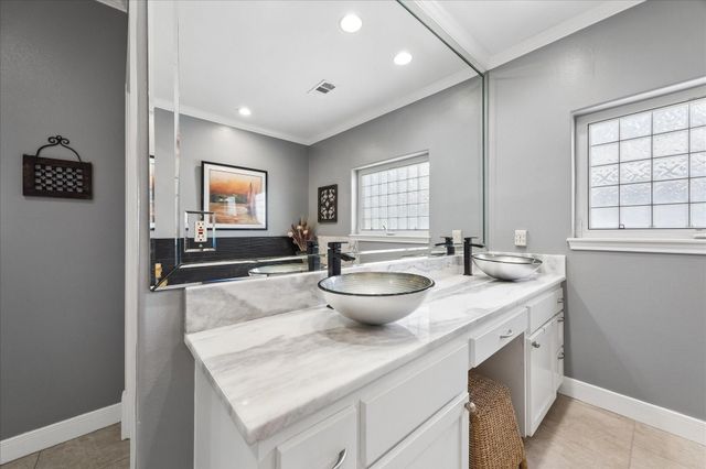 515 Westerly Drive, Tiki Island, TX 77554