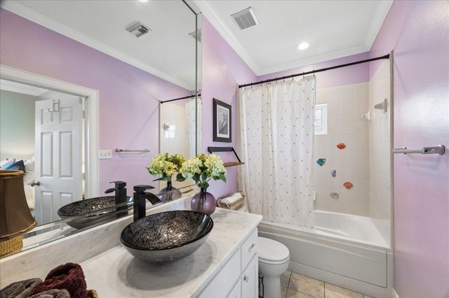 515 Westerly Drive, Tiki Island, TX 77554