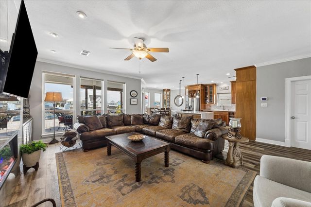 515 Westerly Drive, Tiki Island, TX 77554