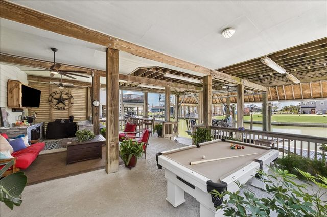 515 Westerly Drive, Tiki Island, TX 77554