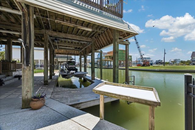 515 Westerly Drive, Tiki Island, TX 77554