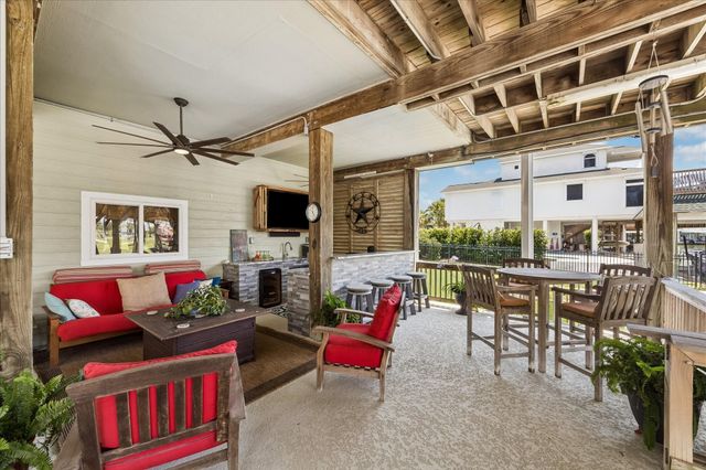 515 Westerly Drive, Tiki Island, TX 77554