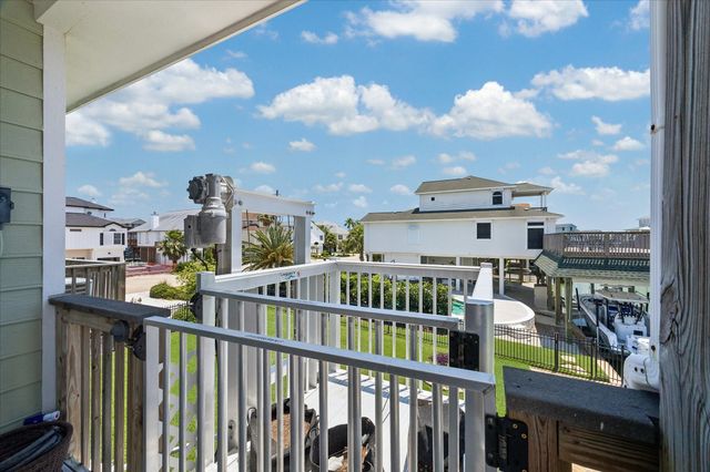 515 Westerly Drive, Tiki Island, TX 77554