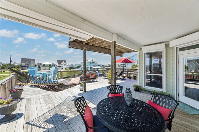 515 Westerly Drive, Tiki Island, TX 77554
