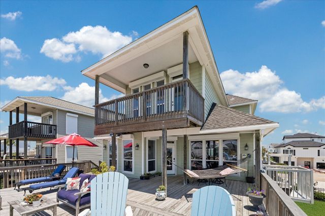515 Westerly Drive, Tiki Island, TX 77554
