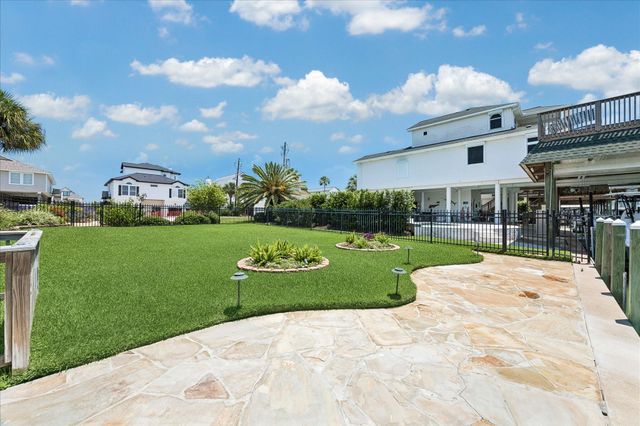 515 Westerly Drive, Tiki Island, TX 77554