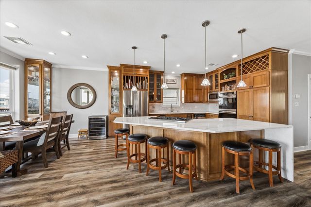 515 Westerly Drive, Tiki Island, TX 77554