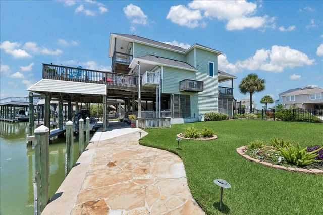 515 Westerly Drive, Tiki Island, TX 77554
