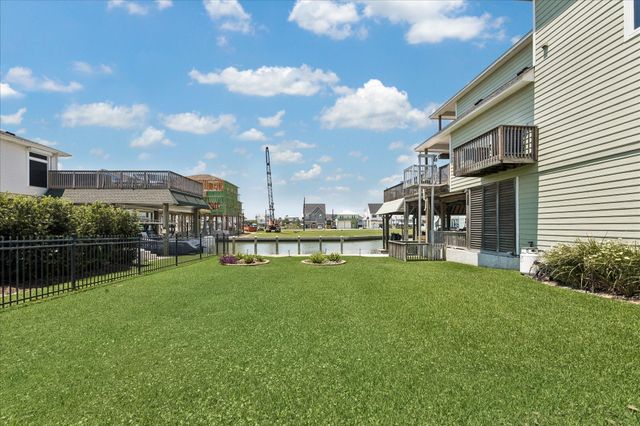 515 Westerly Drive, Tiki Island, TX 77554