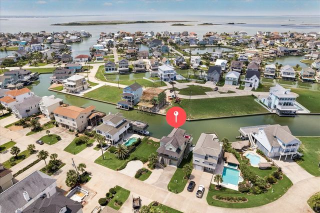 515 Westerly Drive, Tiki Island, TX 77554