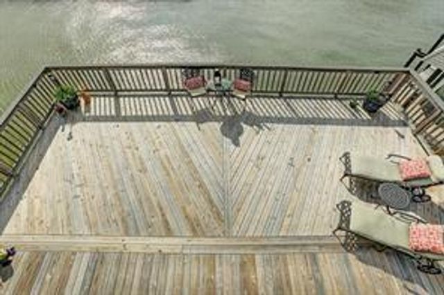 515 Westerly Drive, Tiki Island, TX 77554