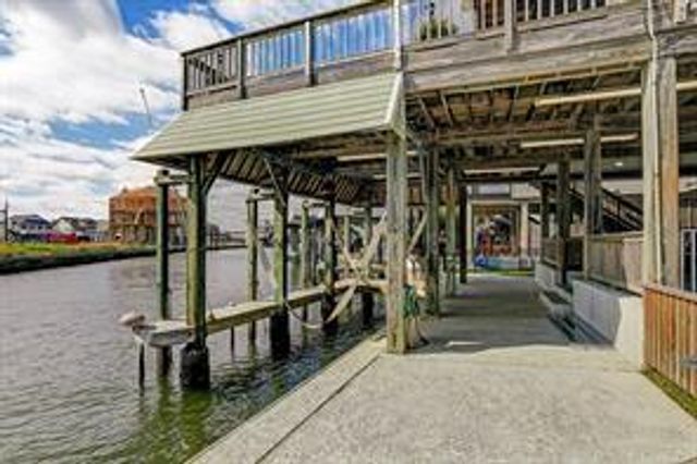 515 Westerly Drive, Tiki Island, TX 77554