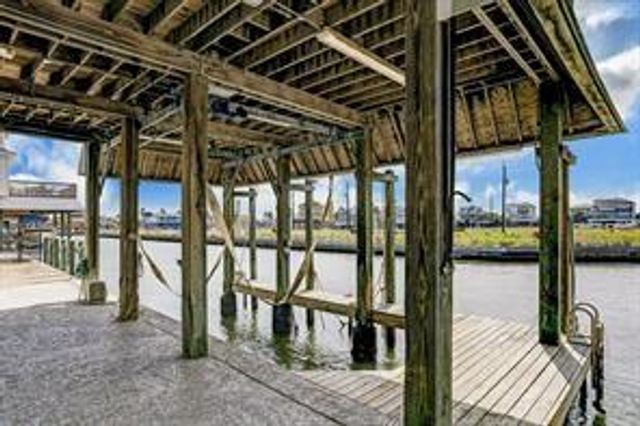 515 Westerly Drive, Tiki Island, TX 77554