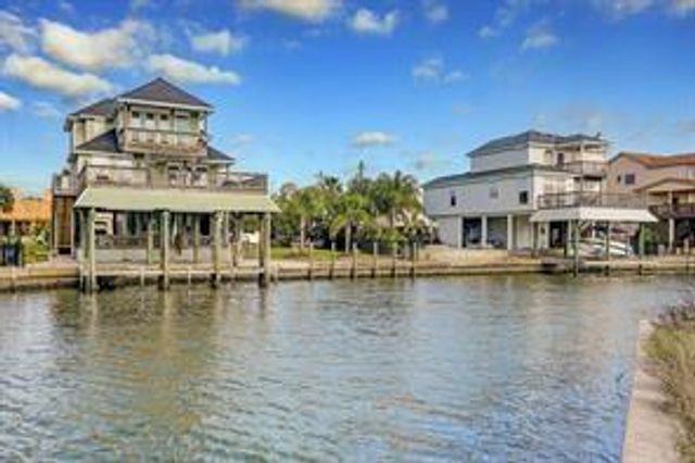 515 Westerly Drive, Tiki Island, TX 77554