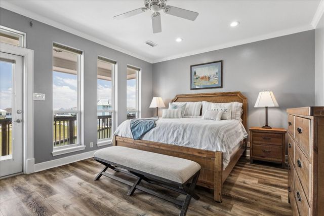 515 Westerly Drive, Tiki Island, TX 77554