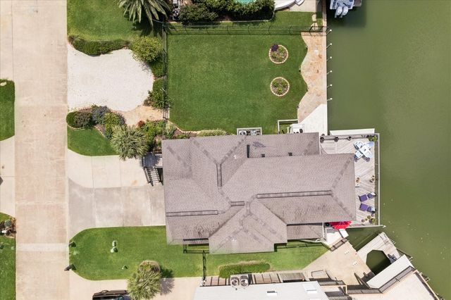 515 Westerly Drive, Tiki Island, TX 77554