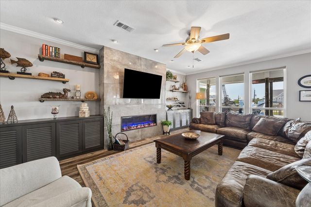 515 Westerly Drive, Tiki Island, TX 77554