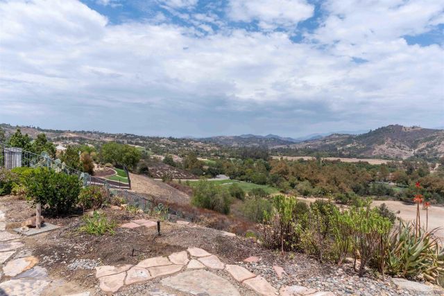 3862 Flowerwood Lane, Fallbrook, CA 92028
