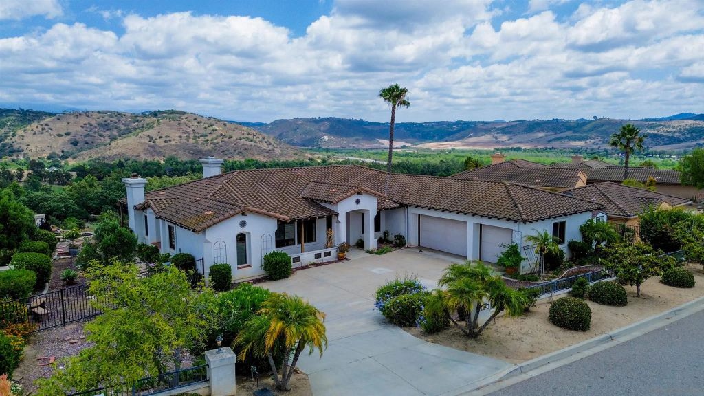 3862 Flowerwood Lane, Fallbrook, CA 92028