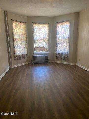 1209 3rd Avenue, Schenectady, NY 12303