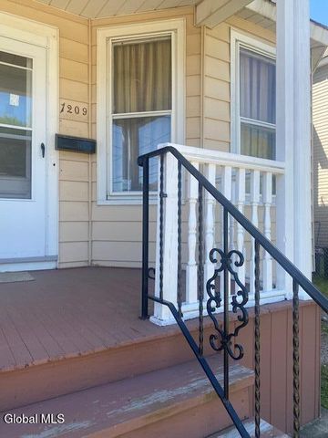 1209 3rd Avenue, Schenectady, NY 12303