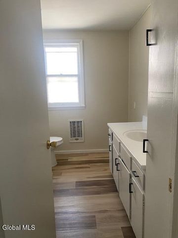 1209 3rd Avenue, Schenectady, NY 12303